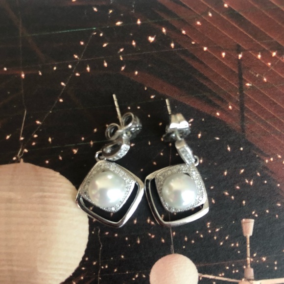 ⬇️✨ Gorgeous Pearl Earrings ✨ - Picture 4 of 7